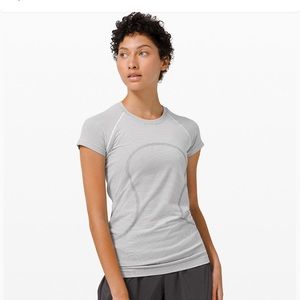 Lululemon size 2 short sleeve top